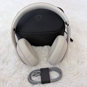 Beats by Dr. Dre Studio Pro Over-the-Ear Wireless Headphones - Sandstone